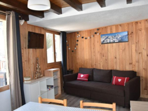 Duplex ensoleillé centre village avec balcon et parking privé - FR-1-464-86